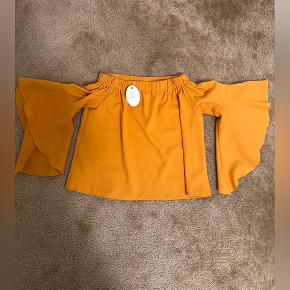 Over the shoulder gold yellow blouse with Flowy sleeves Size S BNWT - Picture 2 of 2